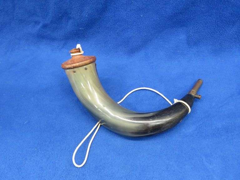Decorative powder horn