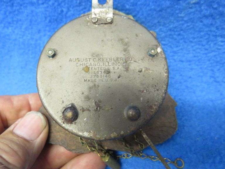 Three Keebler and one unknown clocks for parts or repair