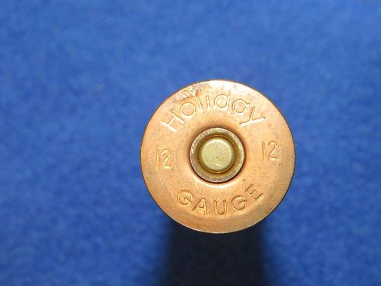 25 Holiday 8-shot, 12-gauge rounds in a vintage Holiday box with art design by Les Kouba, shells are