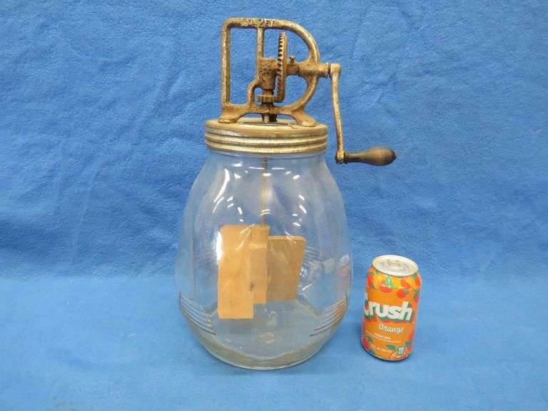Dazey churn in good working condition