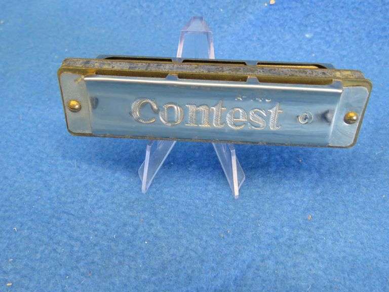 Schunk Contest 10-hole diatonic harmonica in the key of C. Sounds great.