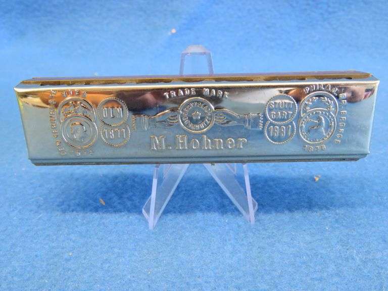 Horner's world-renowned full concert harp in a key of G, page 269