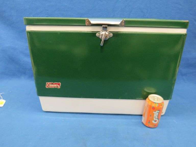 1985 Coleman metal sided cooler