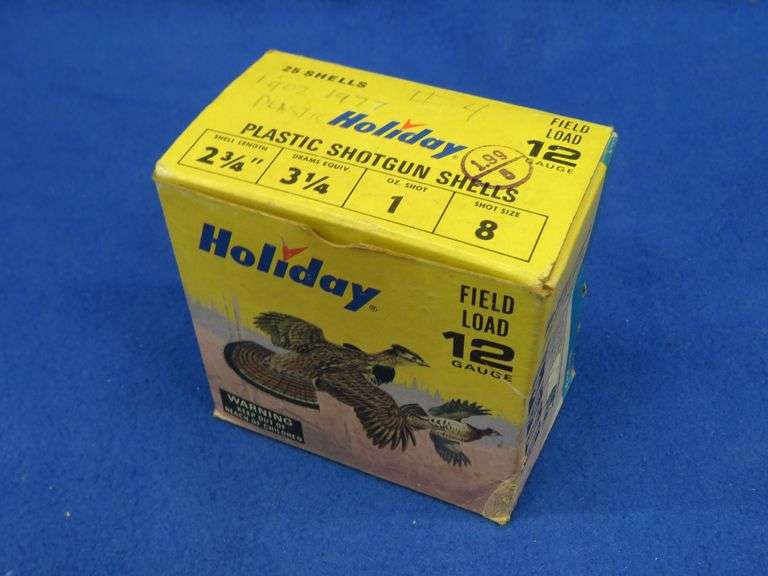 25 Federal 12-gauge 8-shot rounds in a vintage Holiday box with art design by Les Kouba
