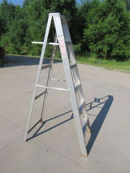 6' tall folding aluminum ladder