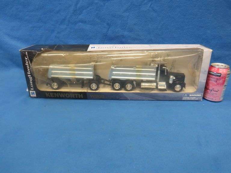 NewRay Long Hauler Collection Kenworth W900 model