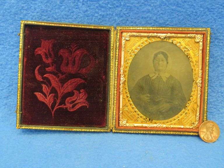 Antique tintype photo in a locking case.  Very good condition.