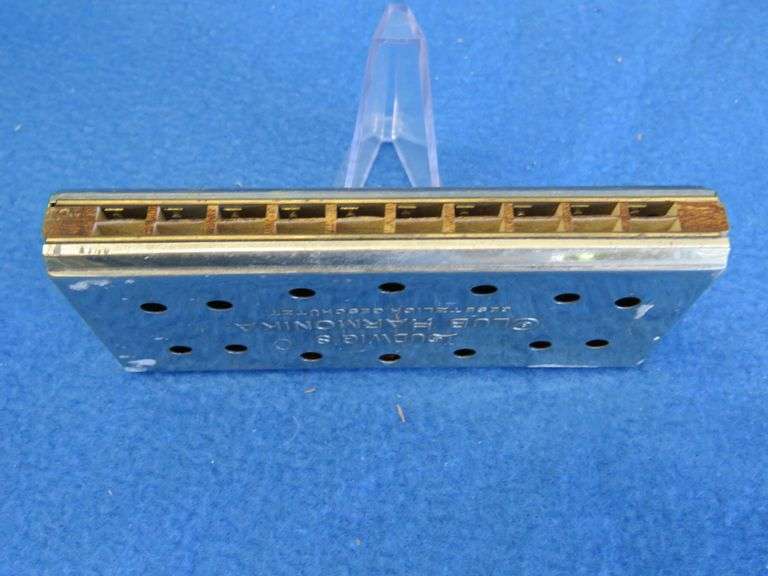 Gebr. Ludwig's Knittlingor Octav double-sided tremolo harmonica in the key of C. Sounds great.