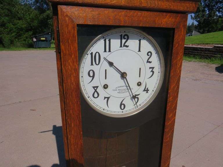 Antique International Time Recording Company time clock in oak case, missing keys, but otherwise app