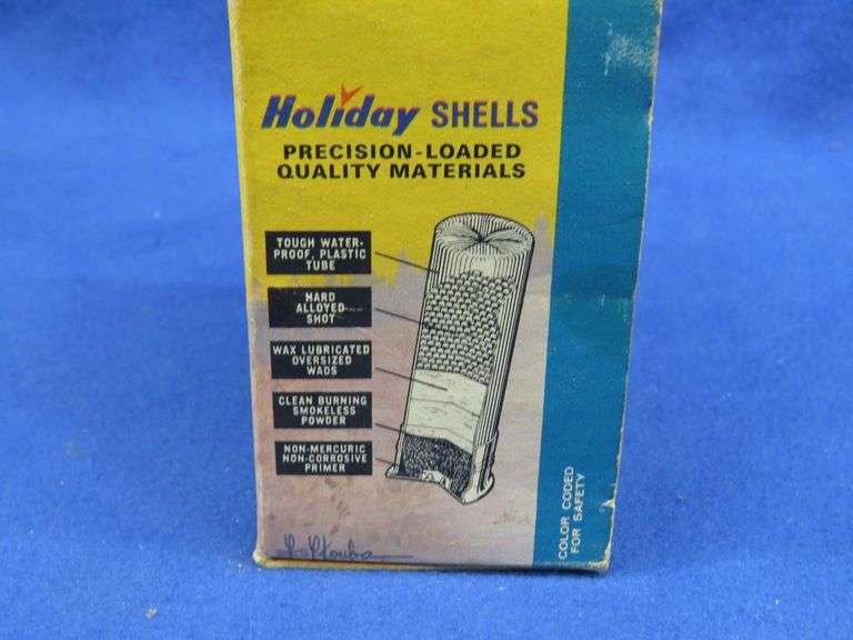 25 Federal 6 & 8-shot 12-gauge rounds in a vintage Holiday box with art design by Les Kouba