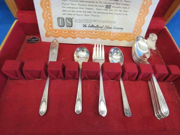 Rogers & Co silverplate flatware. Misc. pieces