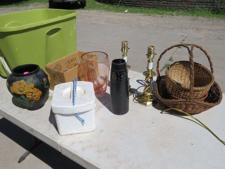 Box lot including a Peacocks Products vase from McCourt Studios in Minneapolis, tote and more