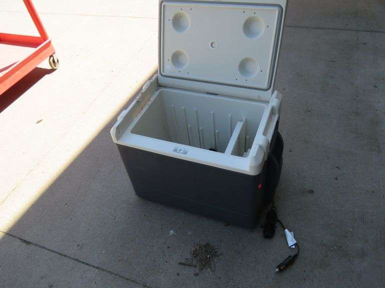 12 volt electric heating and cooling cooler.  Untested.