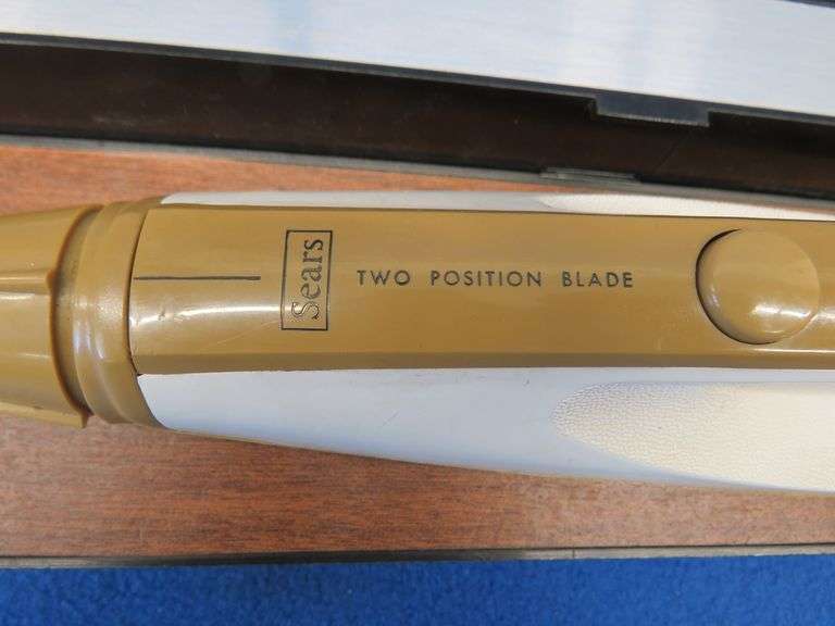 Sears electric carving knife and four placemats with historic Minnesota landmarks
