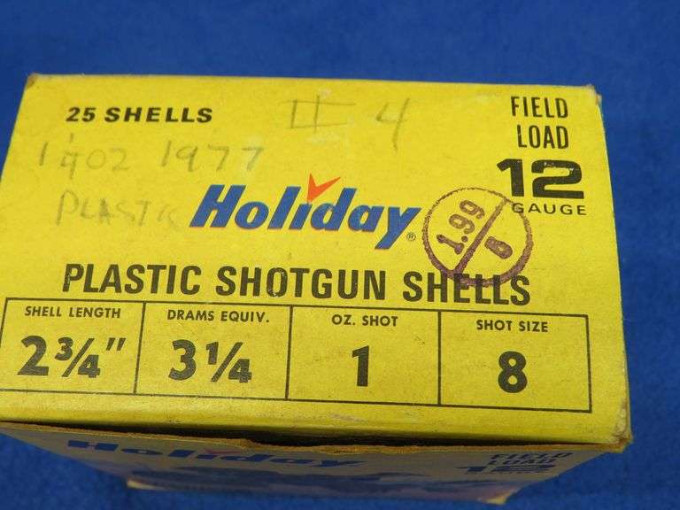 25 Federal 12-gauge 8-shot rounds in a vintage Holiday box with art design by Les Kouba