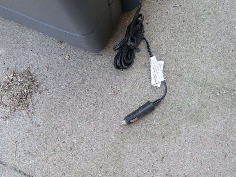 12 volt electric heating and cooling cooler.  Untested.