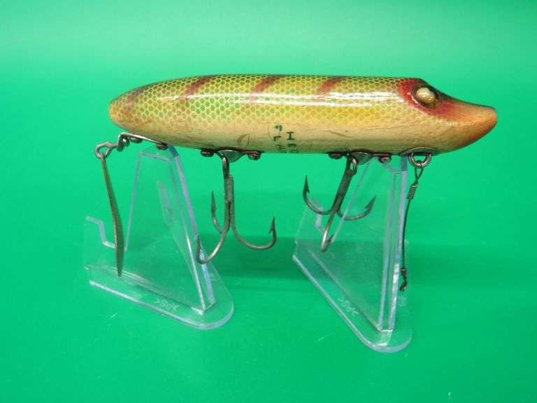 Vintage Heddon 4" wooden Flap Tail with glass eyes in VGC