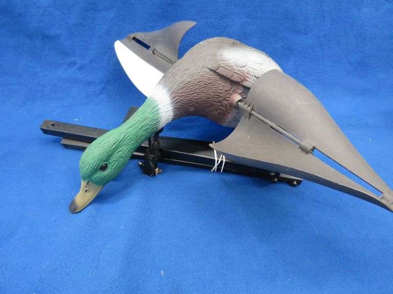 Spinning duck decoy with stand