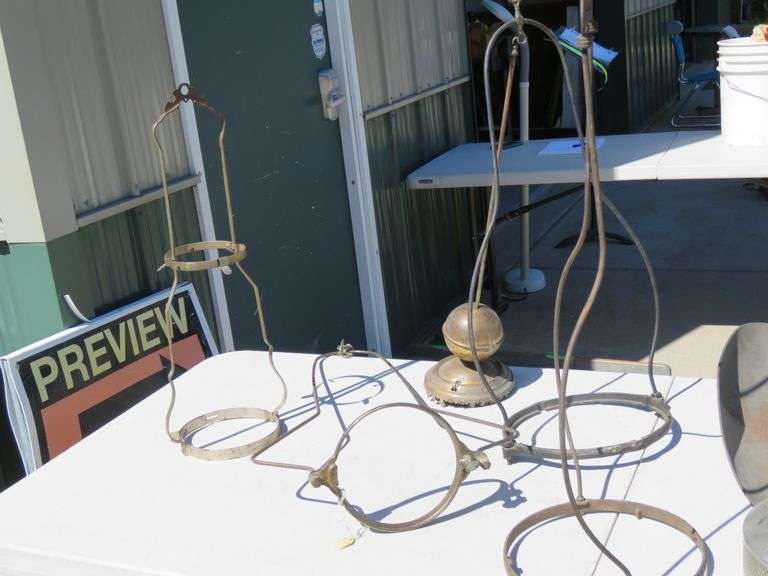 Wire frames for hanging lamps