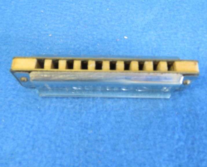 Schunk Contest 10-hole diatonic harmonica in the key of C. Sounds great.