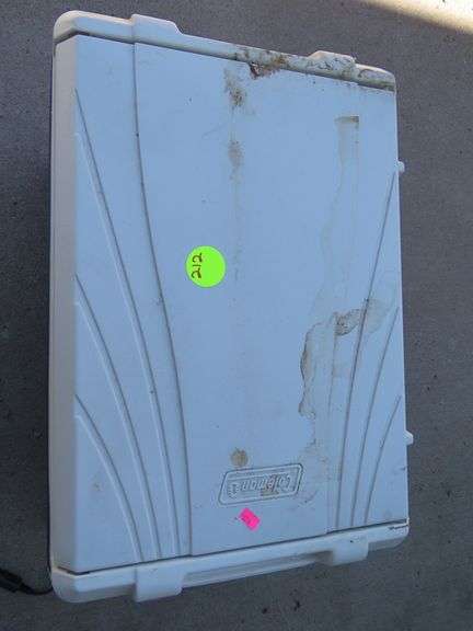 12 volt electric heating and cooling cooler.  Untested.