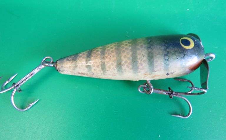 Vintage Abbey & Imbie 2 1/2 ' wooden bait