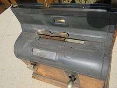 Antique International Time Recording Company time clock in oak case, missing keys, but otherwise app