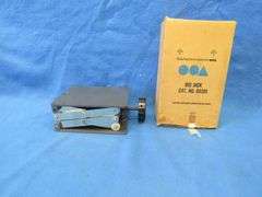 Thomas "Big Jack" precision table-top jack stand
