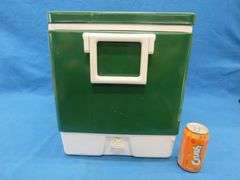 1985 Coleman metal sided cooler