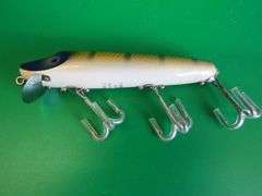 Vintage Heddon "wood 4 5/8" Basser in excellent condition in a box marked 7500 M Vamp