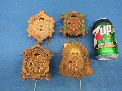 Three Keebler and one unknown clocks for parts or repair