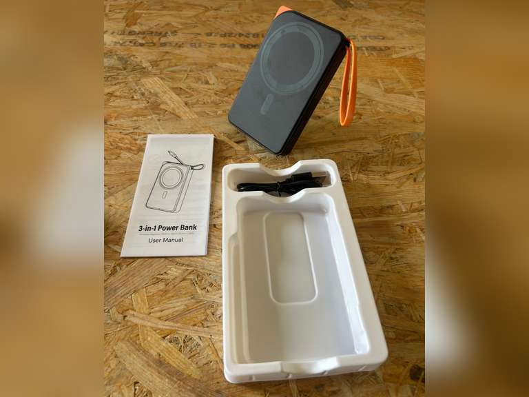 3- in 1 Power Bank With Charging Magnet For IPhone