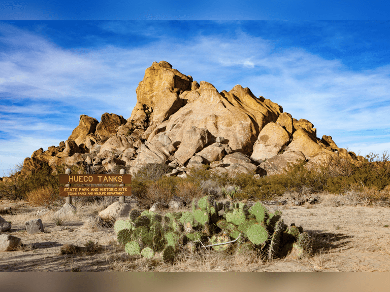 HUECO TANKS