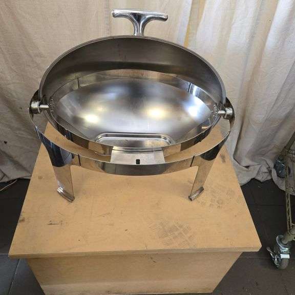 (1) Oval Chaffing Pan with Hydraulic Lid and Wood Storage Box Acesbid