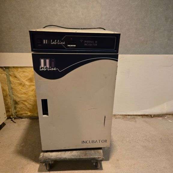 Lab-Line Imperial III Incubator with Interior Glass Door - Model # 305 - 120 Volts, 1 Phase, 3.3 ...