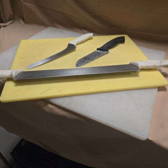 (2) Cutting Boards, (2) Knives, (1) 15-1/2" Pizza Knife