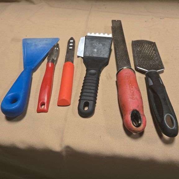 (6) Assorted Kitchen Utensils with Grater