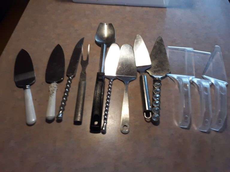 (12) Assorted Servers