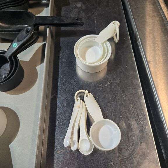 (22) Assorted Measuring Cups, Spoons, and Scoops