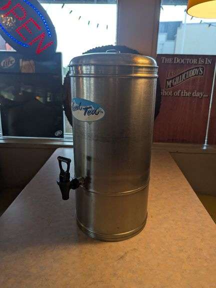 Stainless Steel Beverage Dispenser with Lid