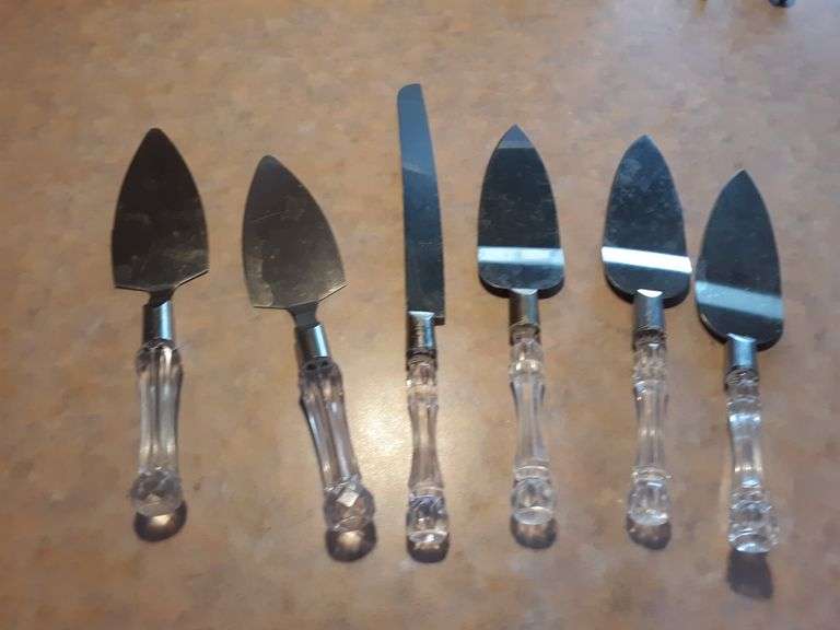(5) Stainless Steel Pie Servers with Polycarbonate Handles, (1) Cake Knife with Polycarbonate Handle