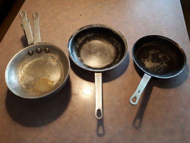 (6) Assorted Aluminum Frying Pans with 7" and 8" Sizes