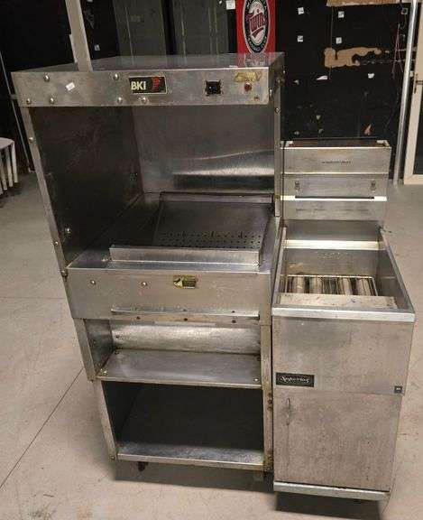 Pitco 45lb Deep Fryer on Casters - Model # 45C - Natural Gas - 15" x 30" x 46" - NSF Approved