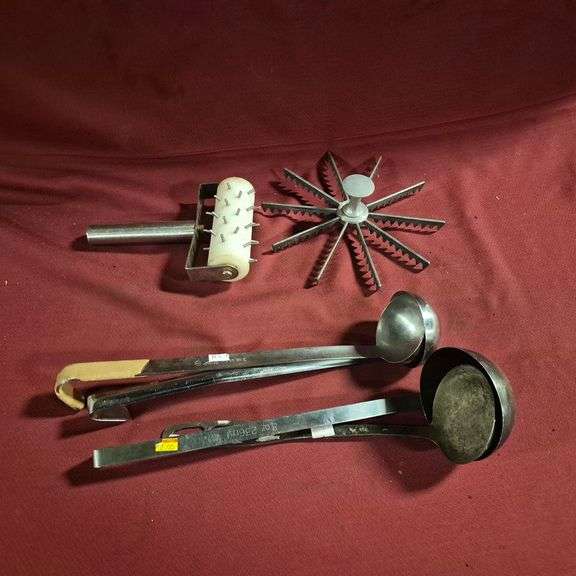 (6) Assorted Utensils with Pie Marker and Dough Docker