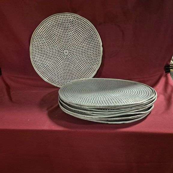 (11) 18-1/2" Aluminum Pizza Screens with Rim