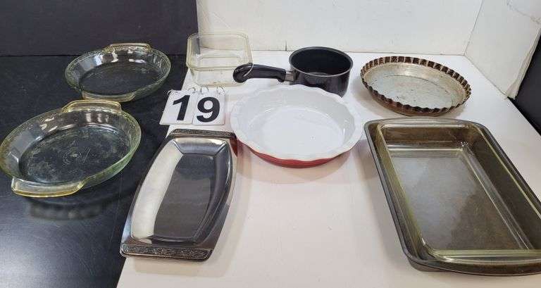Box W/ Paul Revere Pan - Pyrex - Anchor Hocking - Pie Pans & Cake Pans