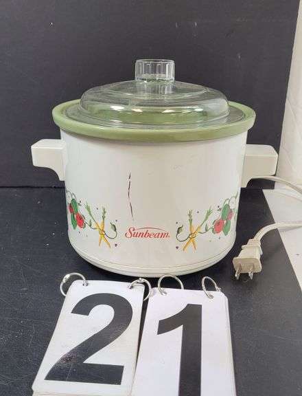 Small Sunbeam Crock Pot (Works)