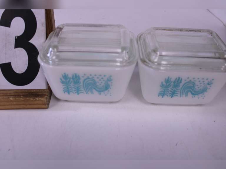 VTg 2 Pyrex Amish Butter print Or Farmers Wife Dishes
