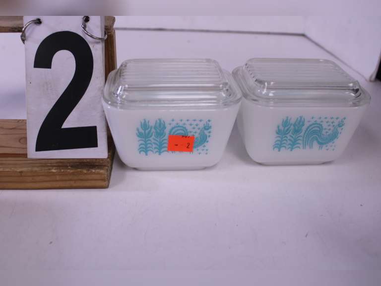 VTg 2 Pyrex Amish Butter print Or Farmers Wife Dishes
