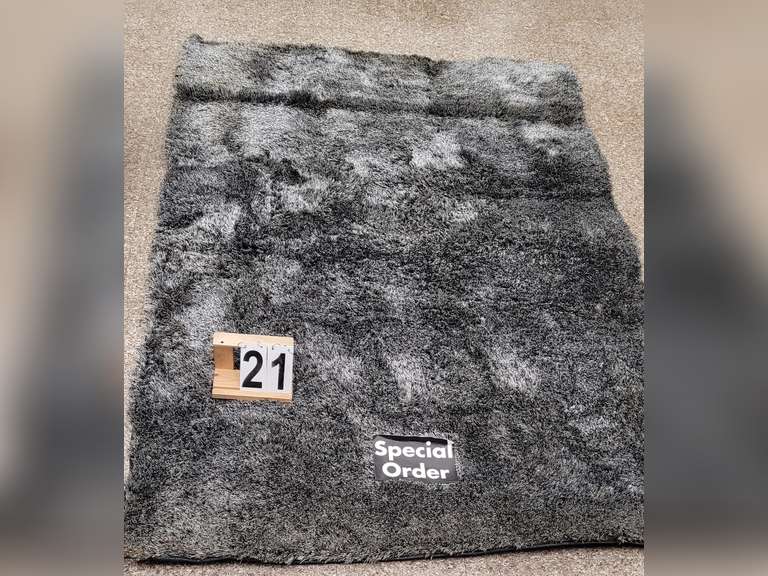 New 5' X 7' Salt & Pepper Colored Area Rug